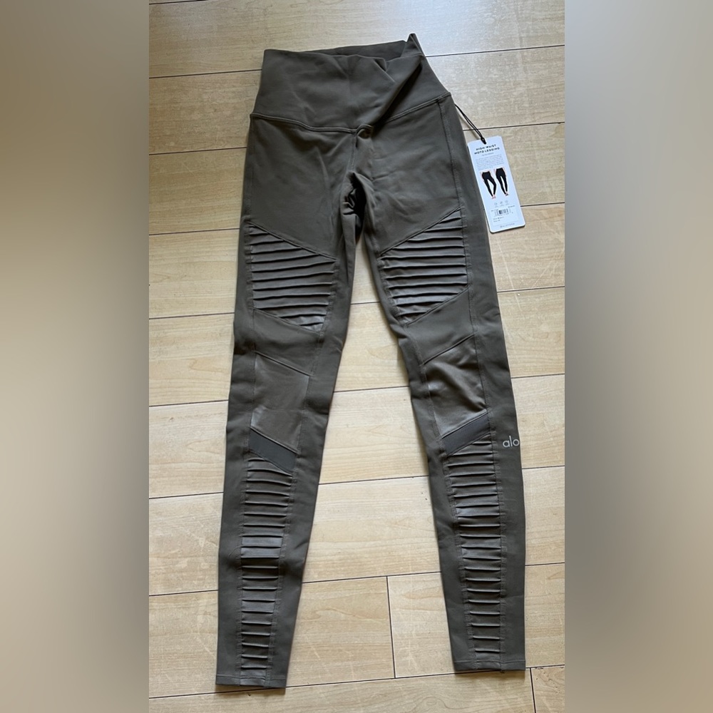 Alo Leggings